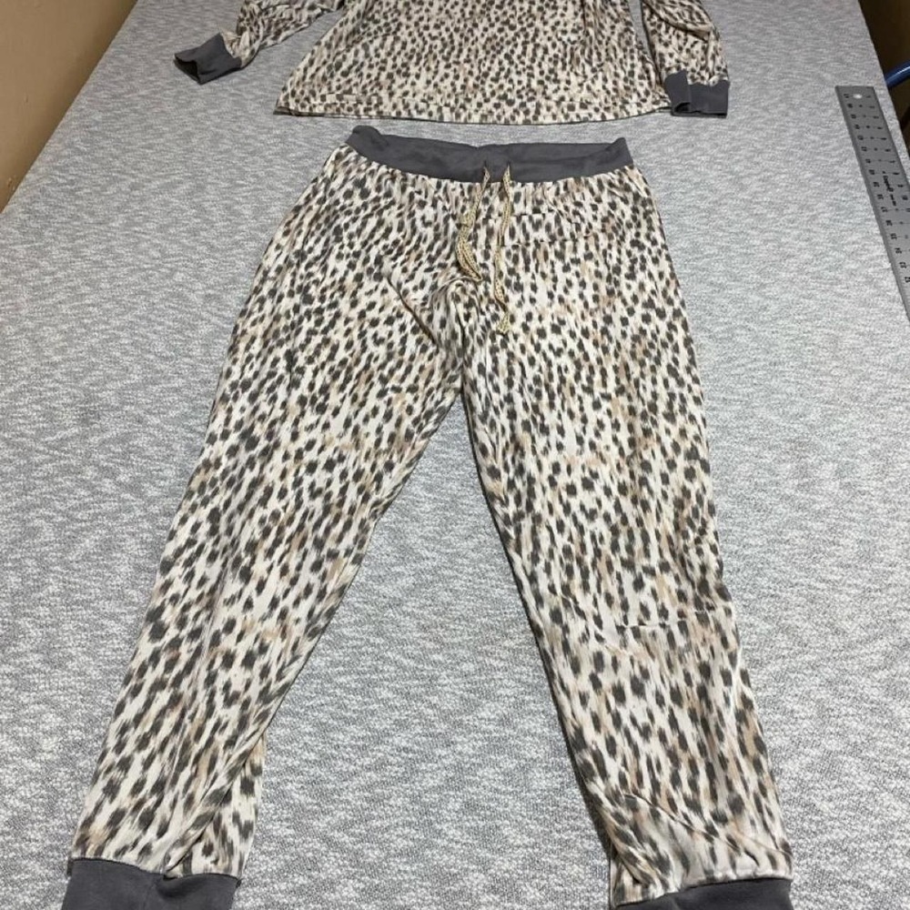 Rene Rofe Leopard print loungewear 2 piece set women M. SKU-B775